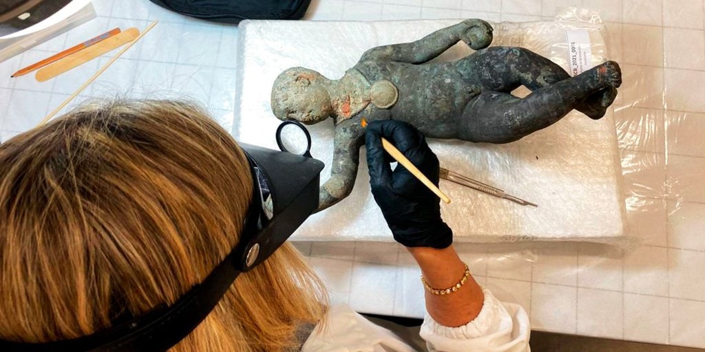 Archaeologists Find 24 Bronze Statues, Preserved in Tuscan Spa for 2,300 Years
